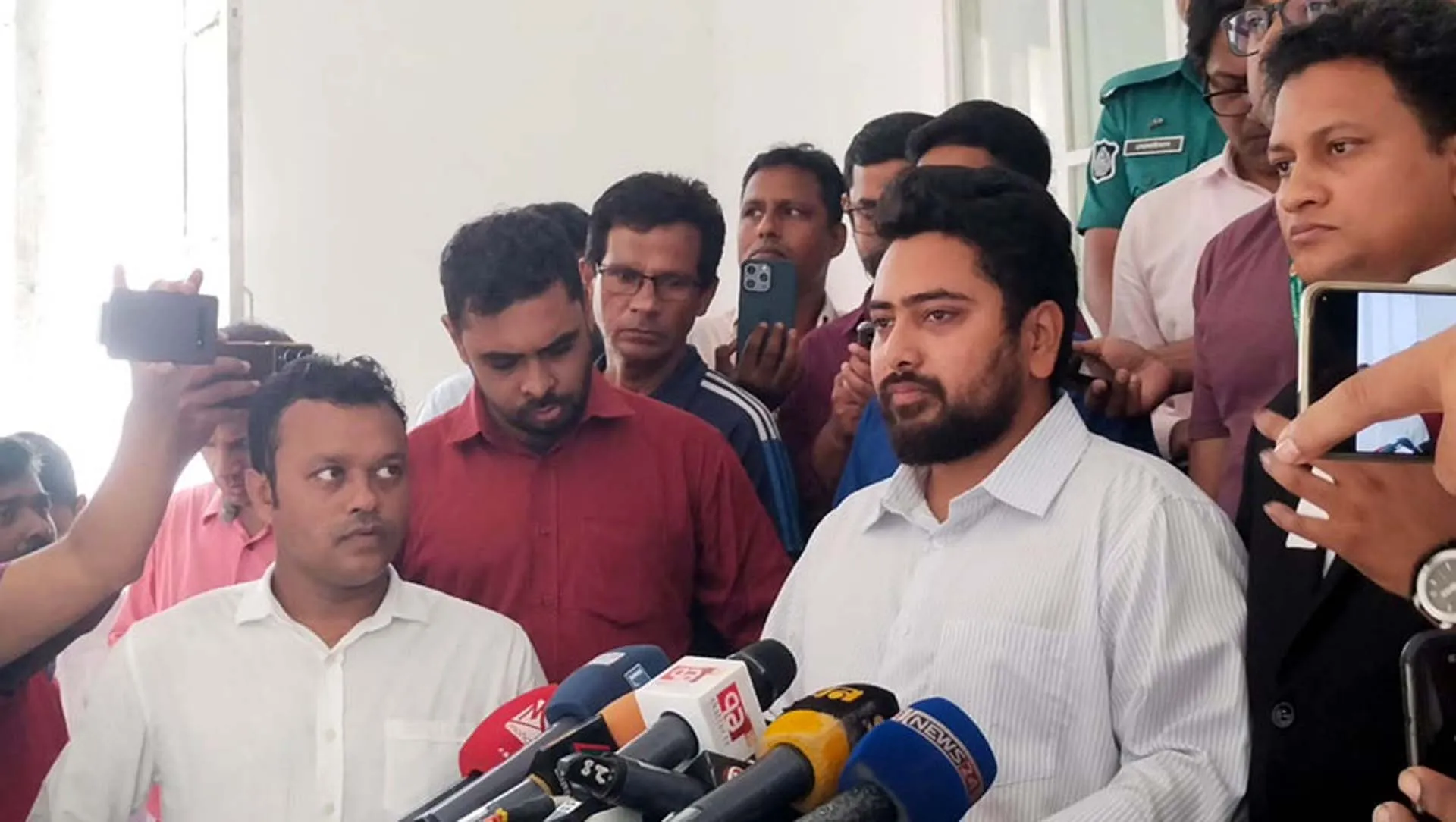 আওয়ামী লীগের বিচার না হলে স্থায়ী সমাধান নয় : নাহিদ ইসলাম